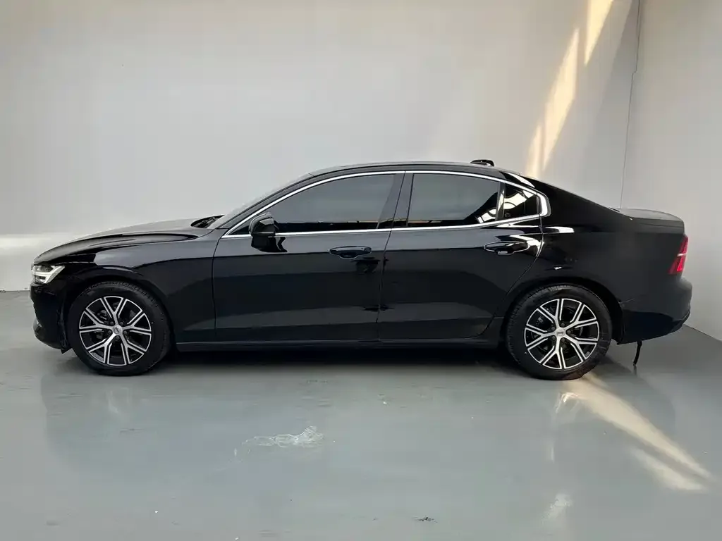Volvo S60 — фото 2