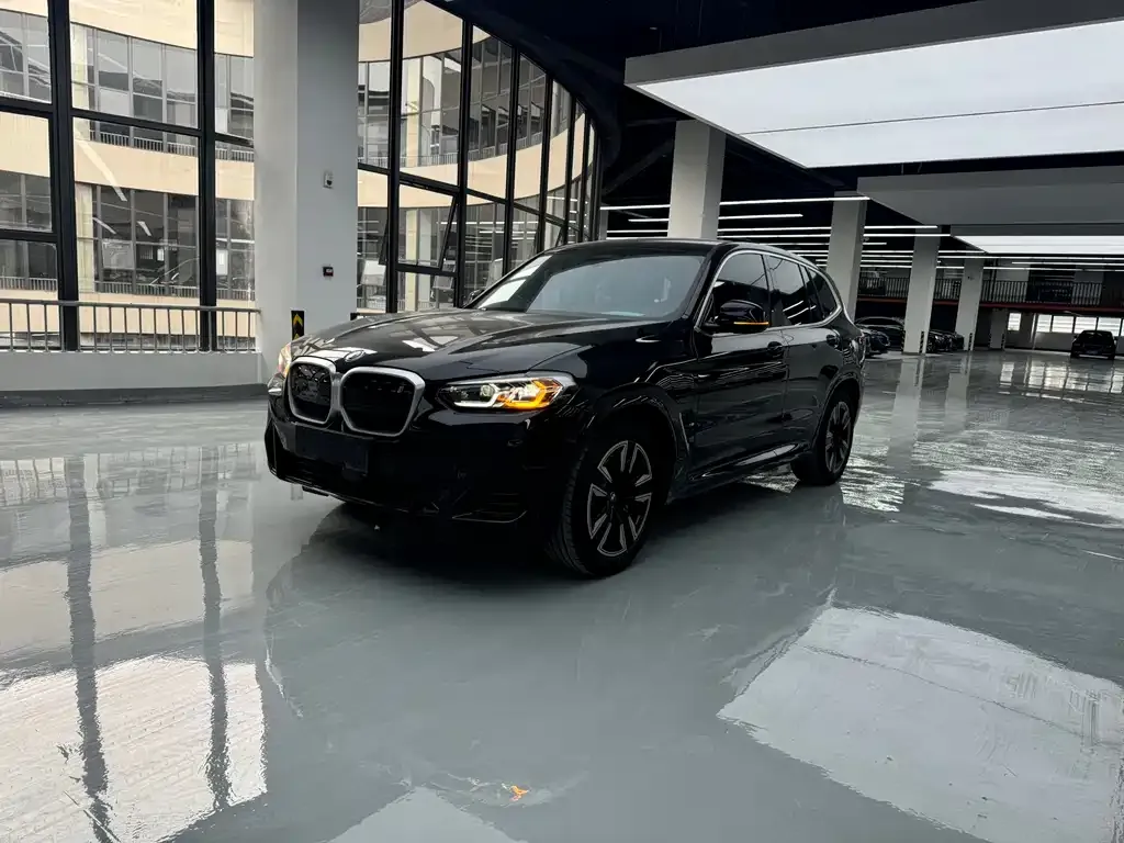 BMW iX3 — фото 1