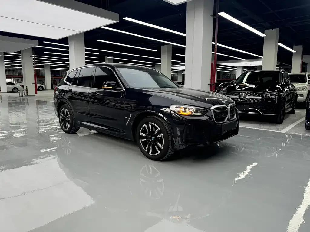 BMW iX3 — фото 8