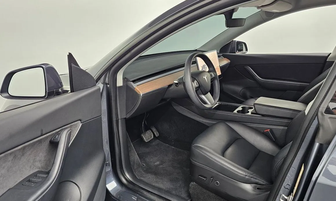 Tesla Model Y — фото 10