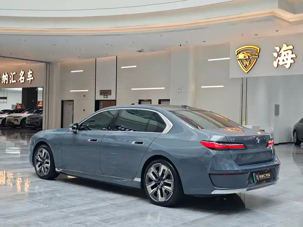 BMW i7 — фото 3