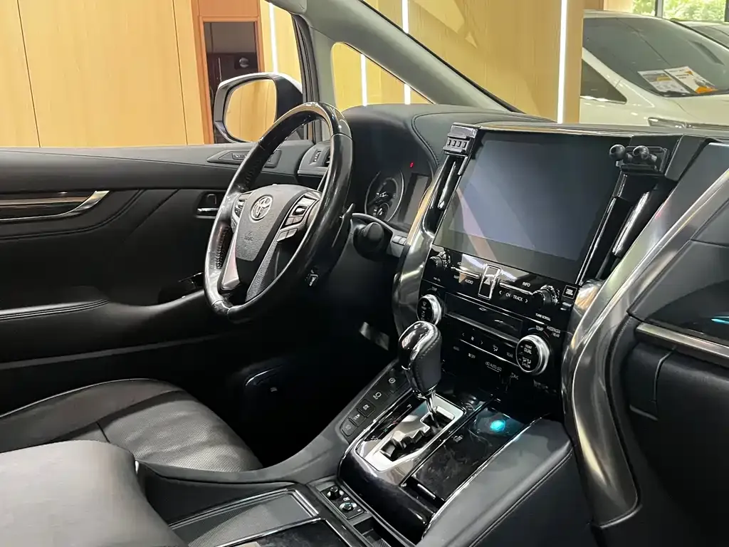 Toyota Vellfire — фото 4