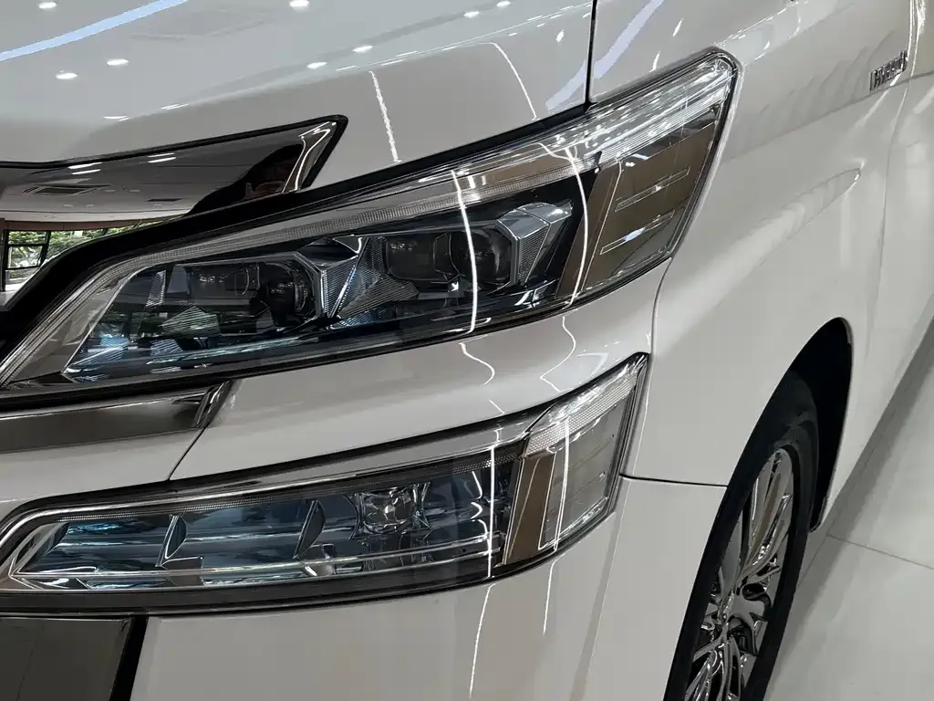 Toyota Vellfire — фото 8