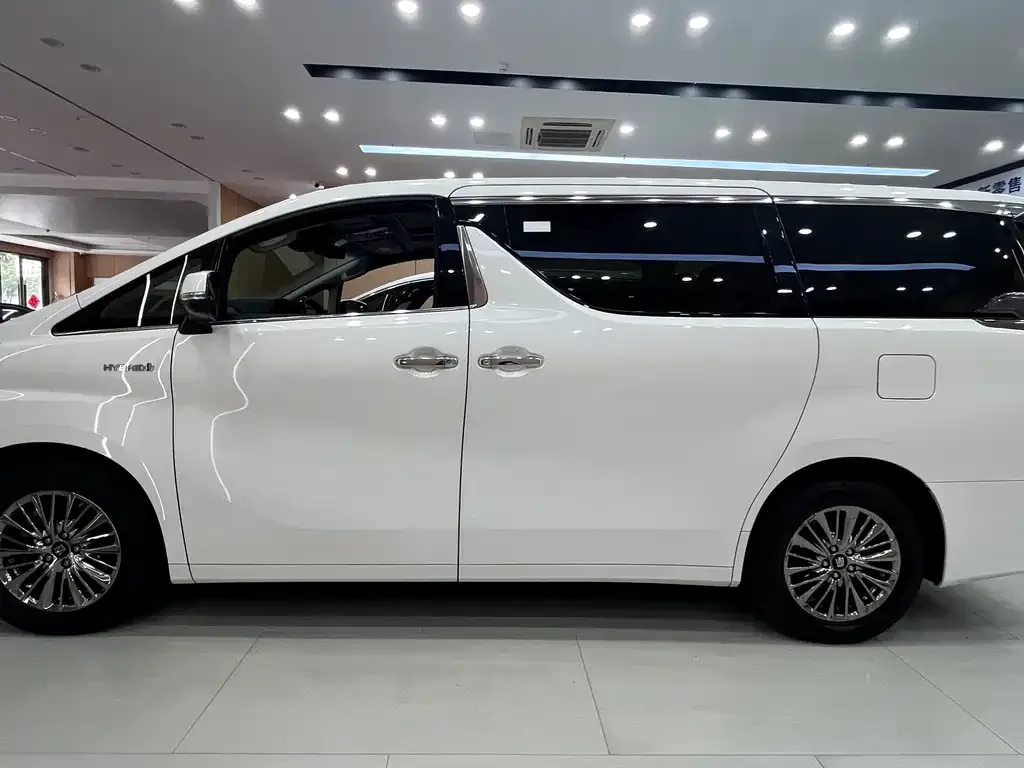Toyota Vellfire — фото 6