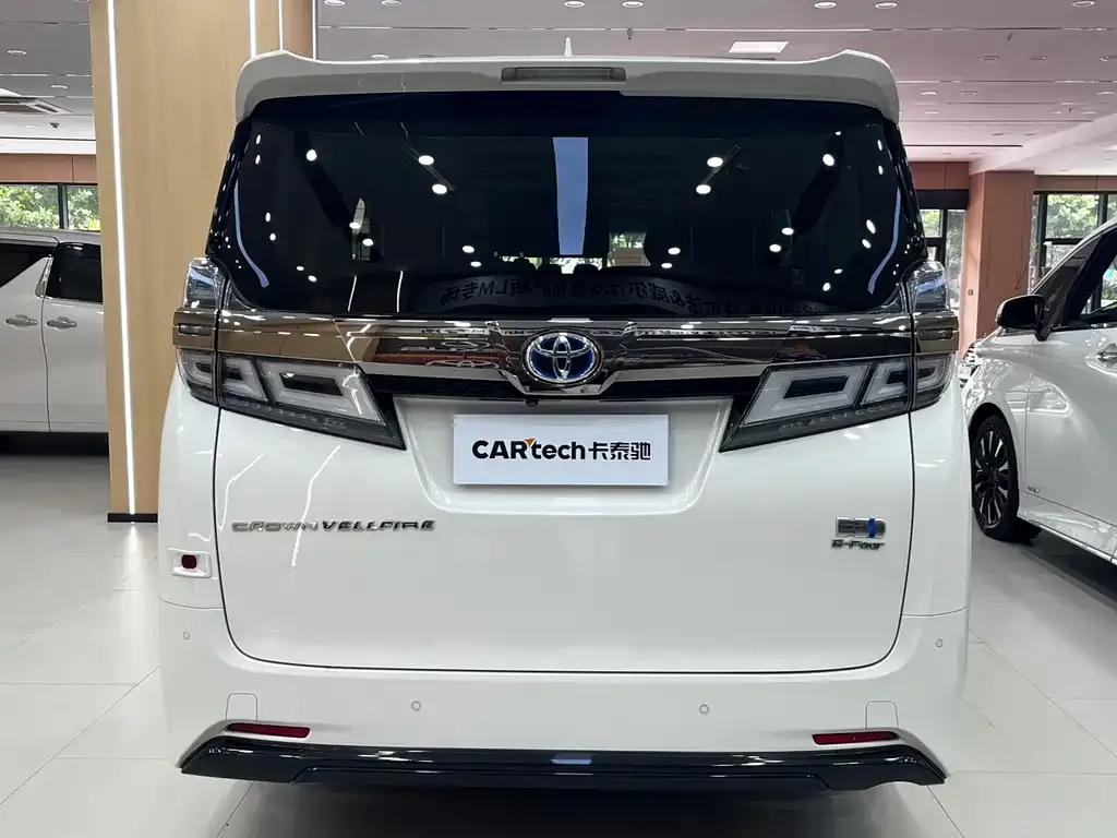 Toyota Vellfire — фото 2
