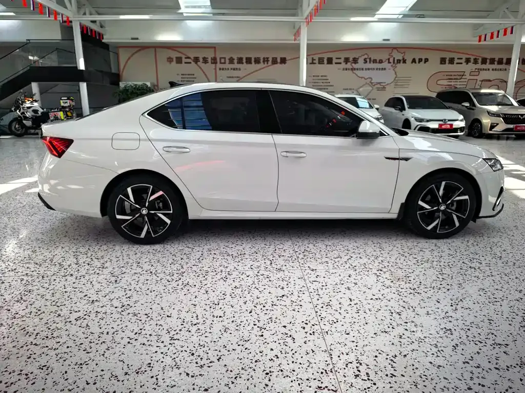 Skoda Octavia — фото 8
