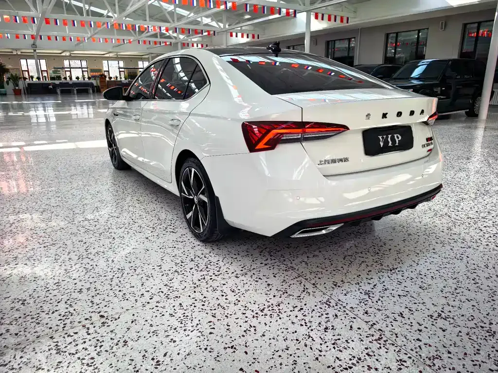 Skoda Octavia — фото 3