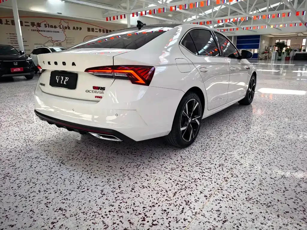 Skoda Octavia — фото 6