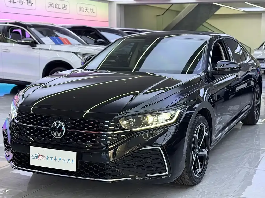 Volkswagen Passat — фото 1