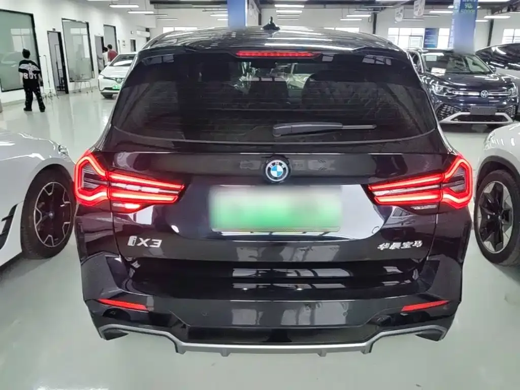 BMW iX3 — фото 3