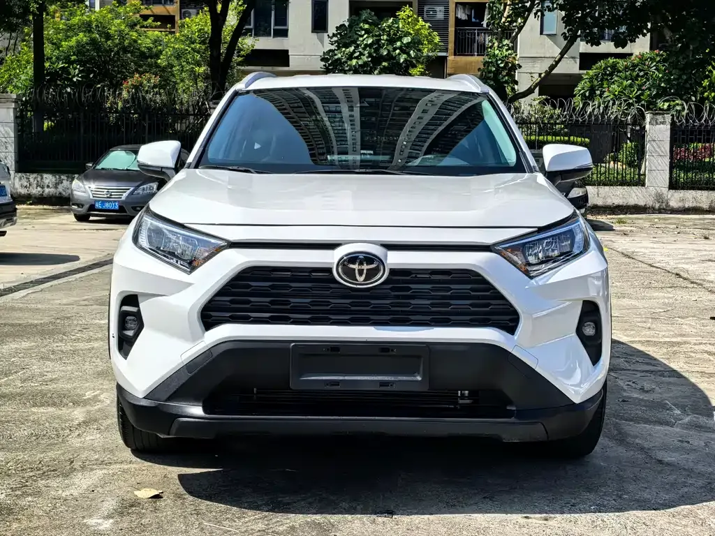 Toyota RAV4 — фото 9