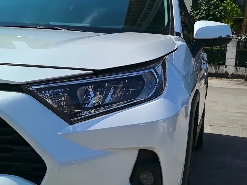 Toyota RAV4 — фото 3