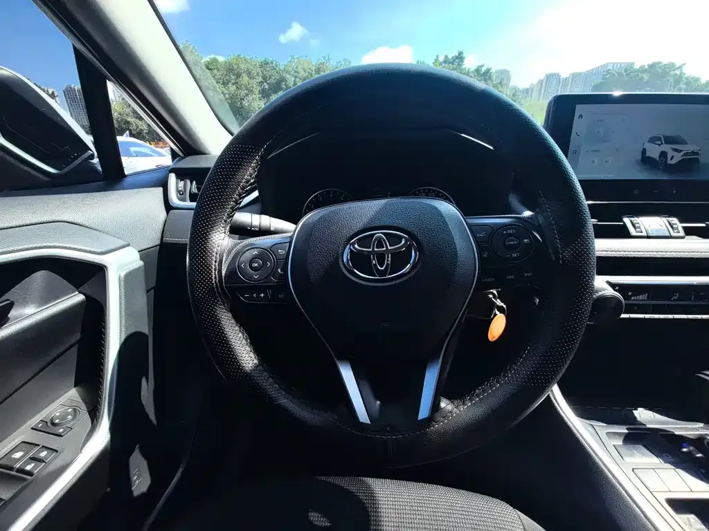 Toyota RAV4 — фото 6