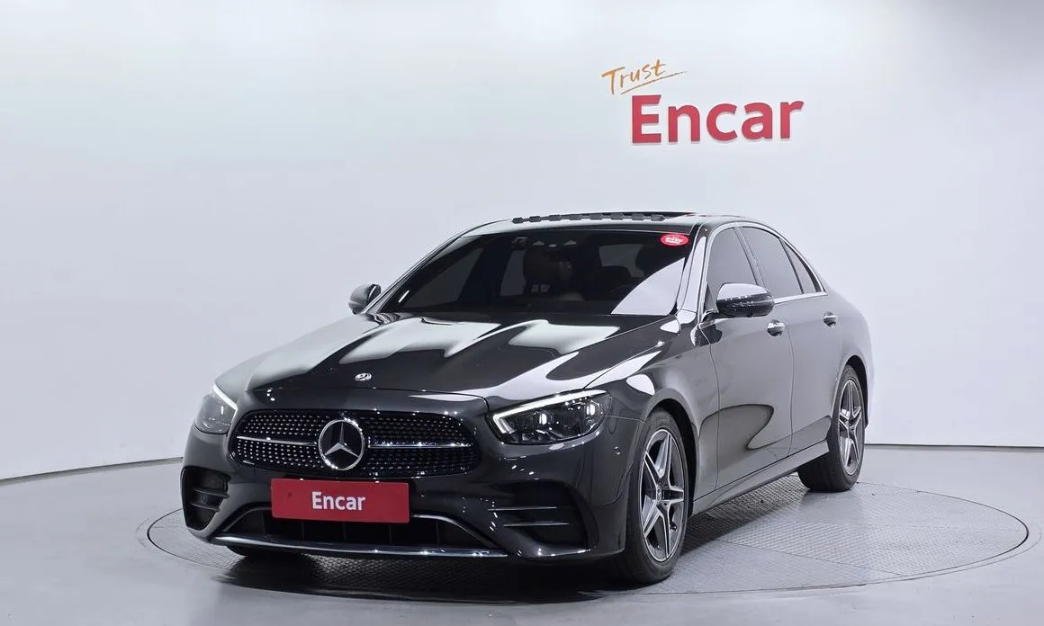 Mercedes-Benz E-Class — фото 1