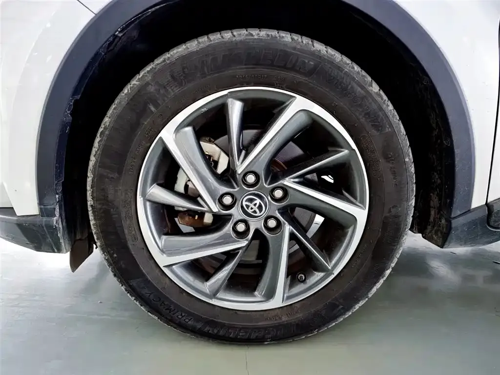 Toyota C-HR — фото 8