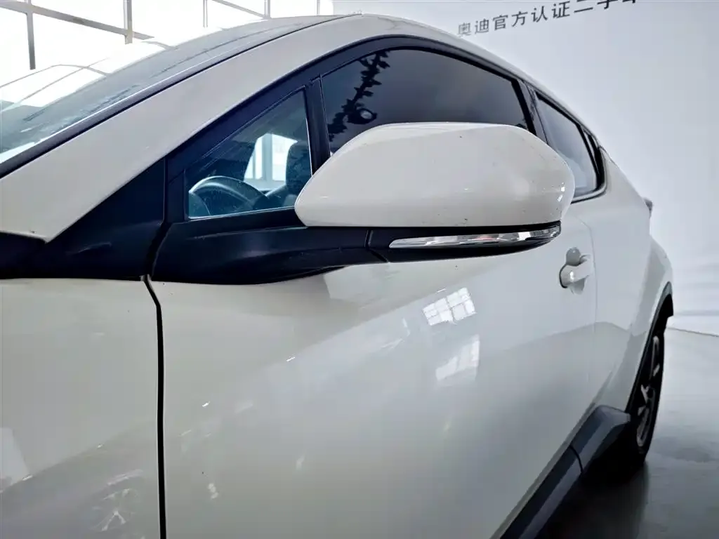 Toyota C-HR — фото 3