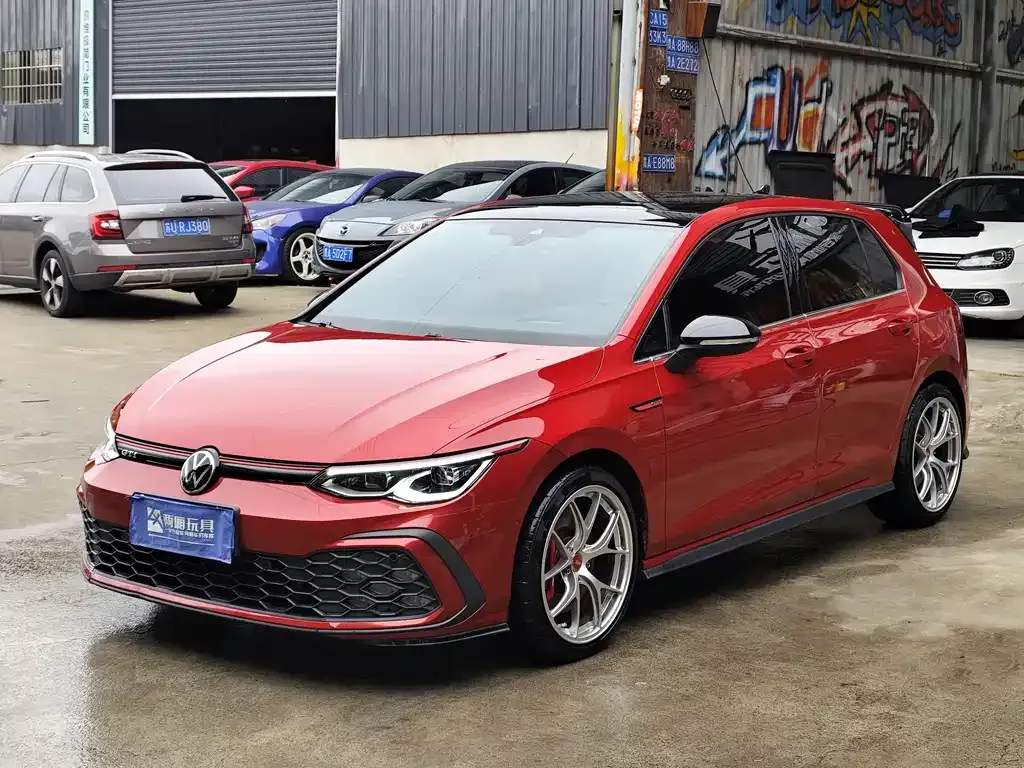 Volkswagen Golf GTI — фото 1