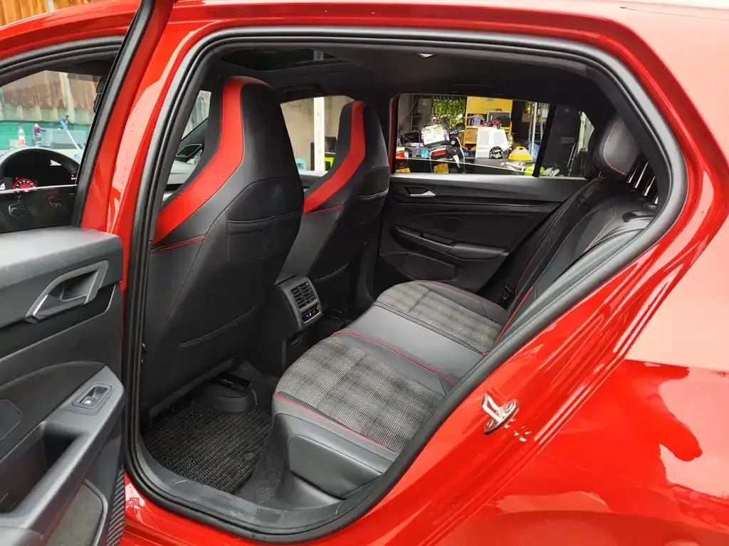 Volkswagen Golf GTI — фото 6