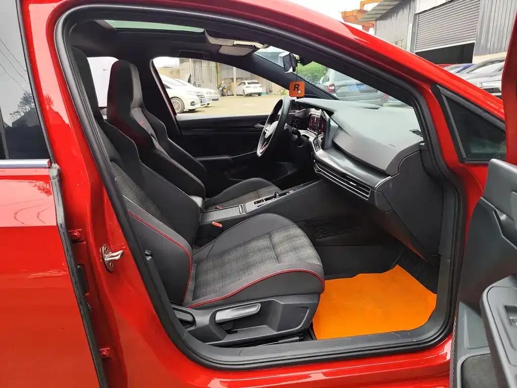 Volkswagen Golf GTI — фото 10
