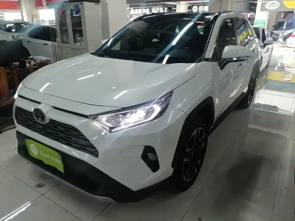 Toyota RAV4 — фото 1