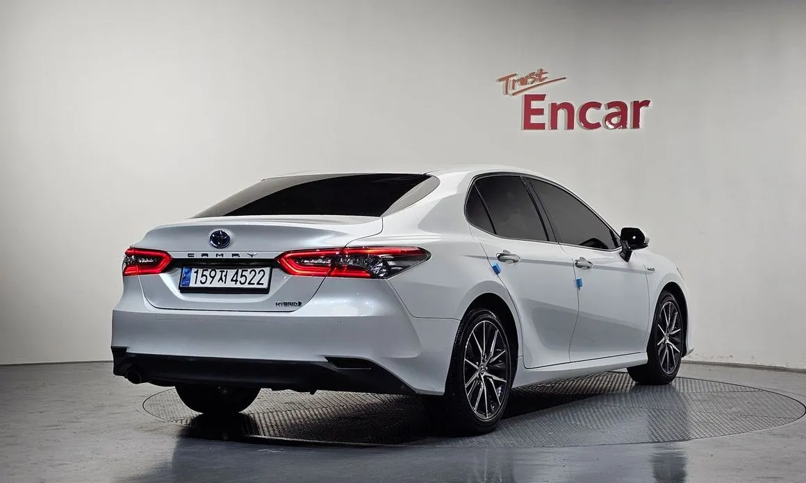 Toyota Camry — фото 2