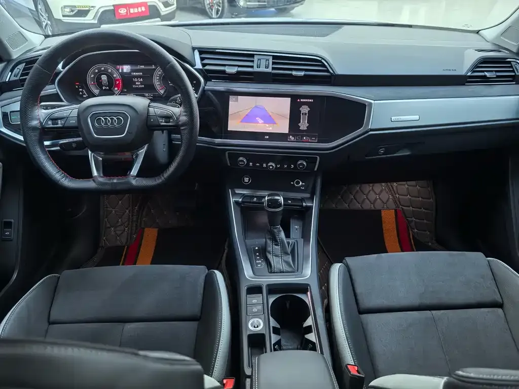 Audi Q3 — фото 10