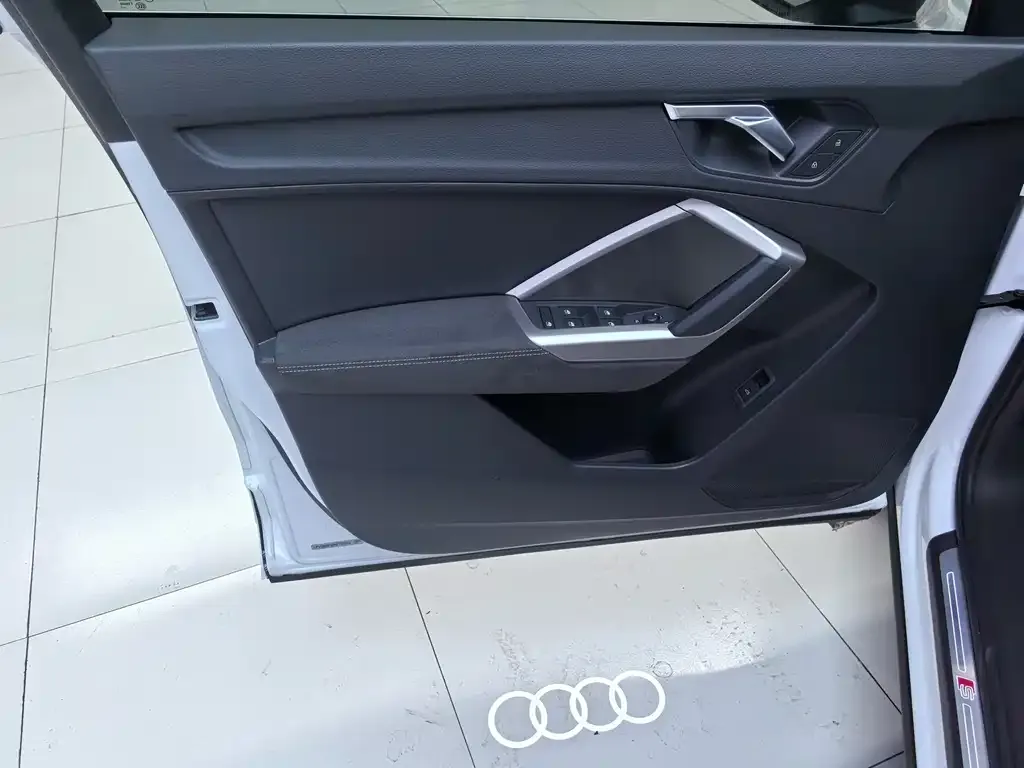 Audi Q3 — фото 7