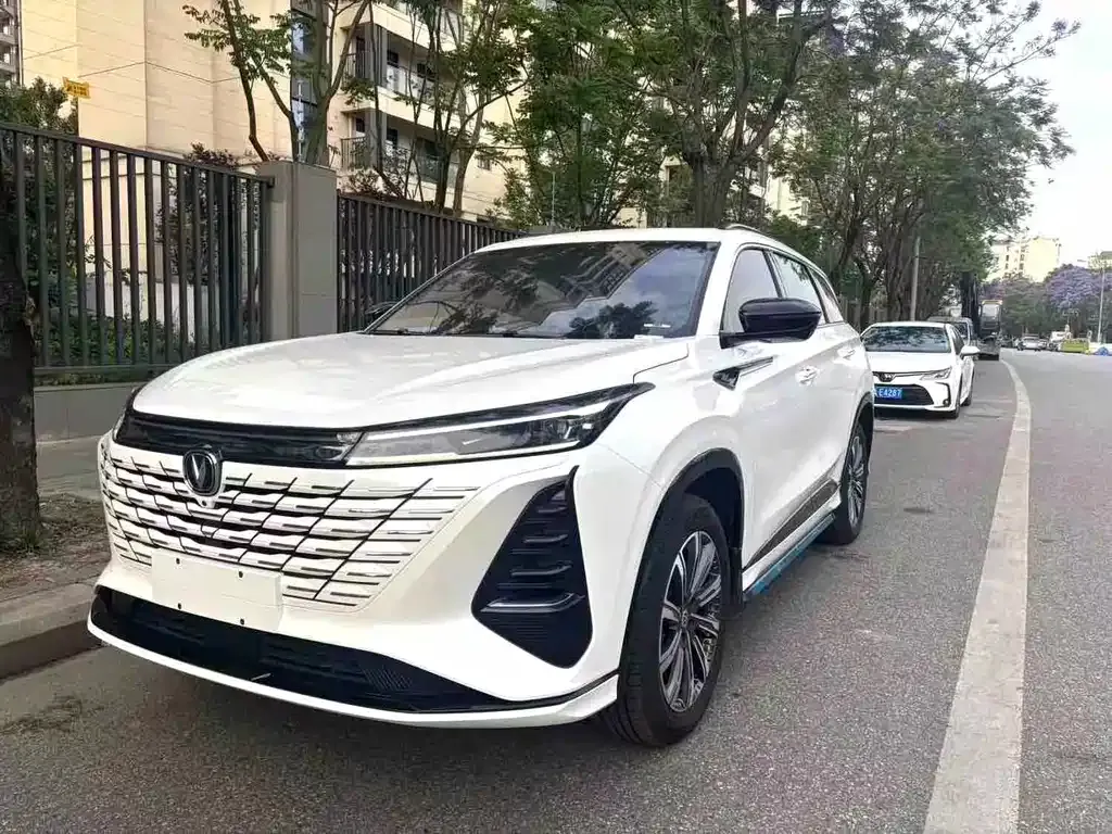 Changan CS75PLUS — фото 1