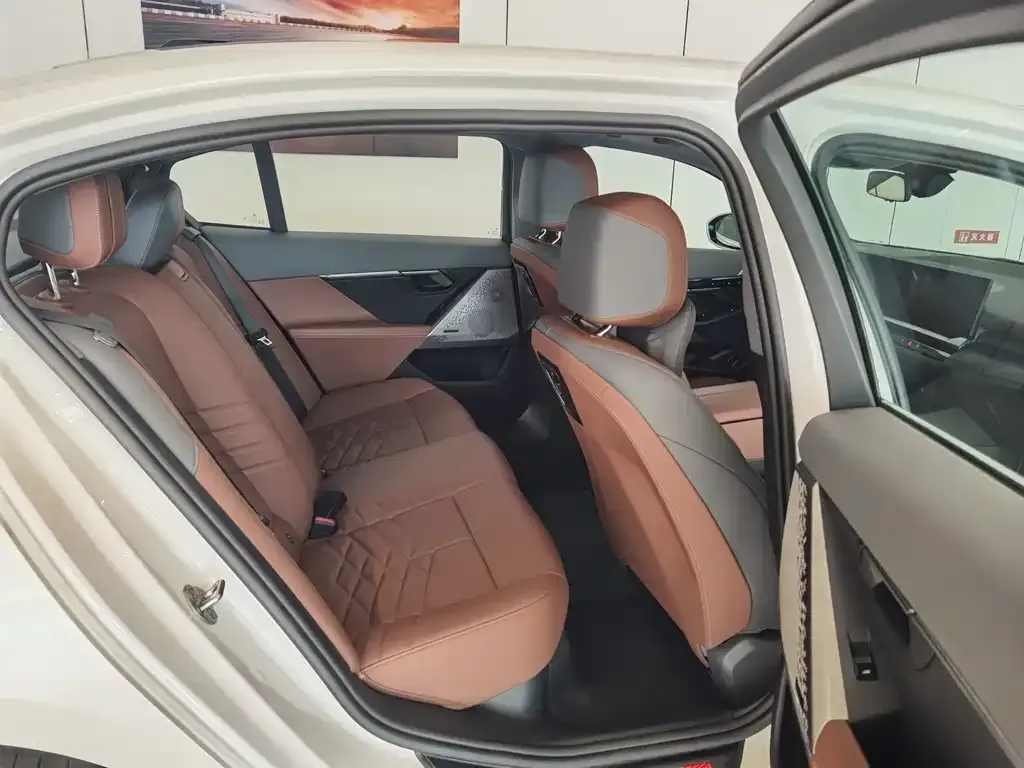 BMW i5 — фото 2