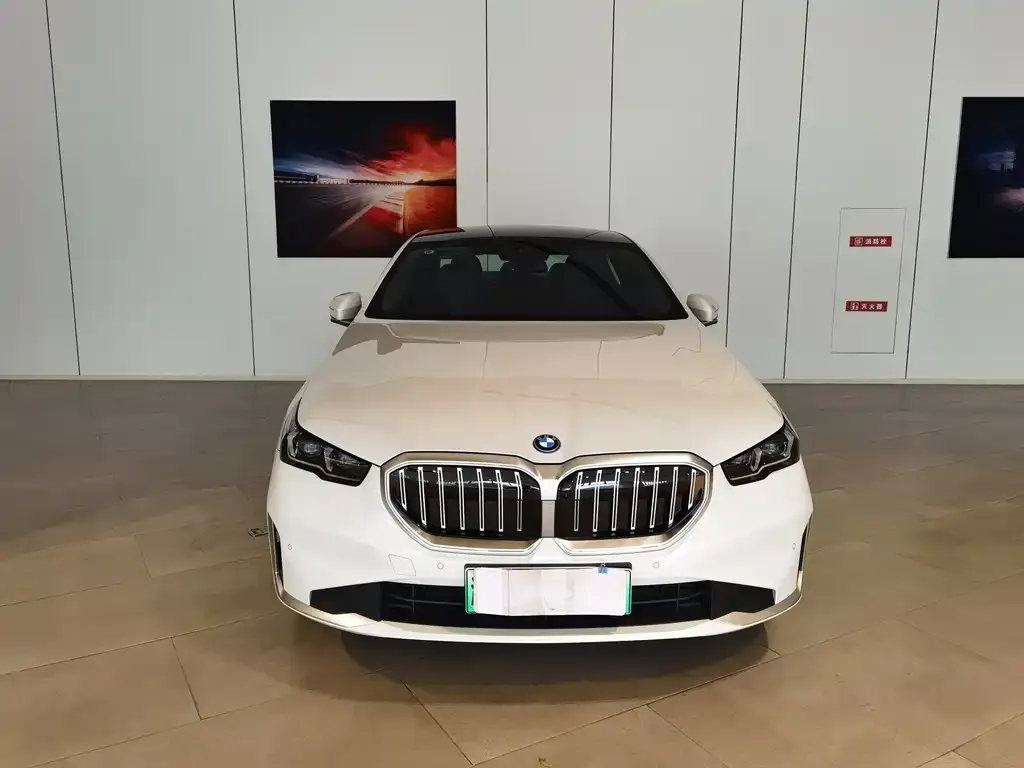 BMW i5 — фото 4