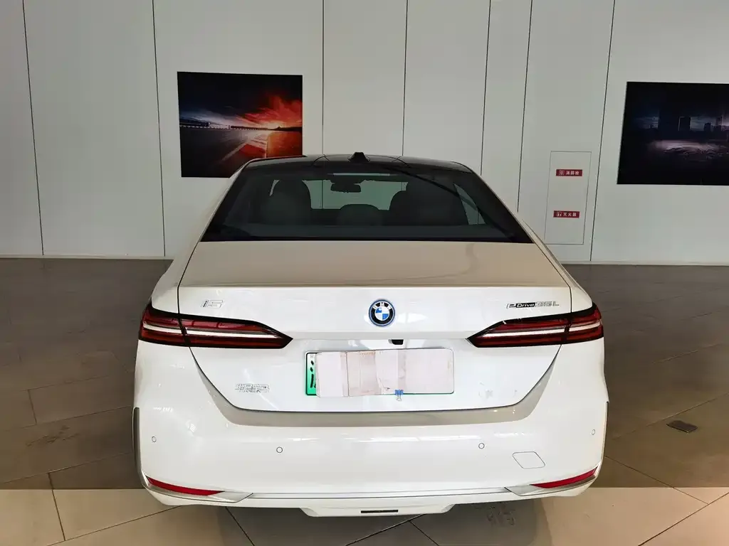 BMW i5 — фото 3