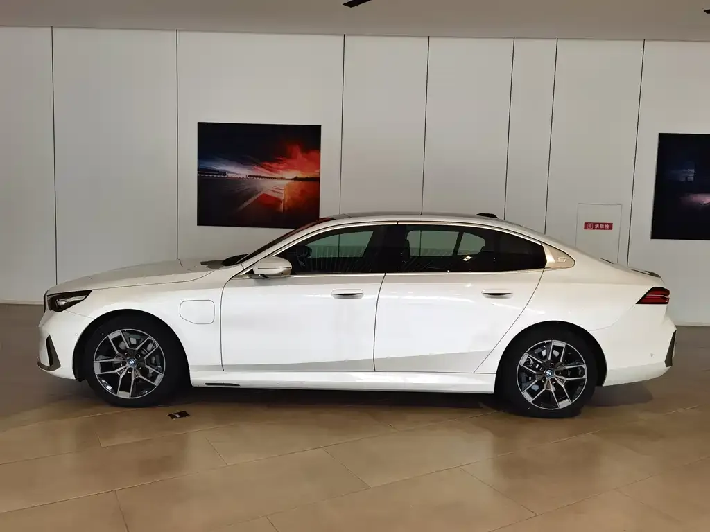 BMW i5 — фото 10