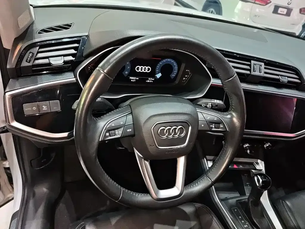 Audi Q3 — фото 10