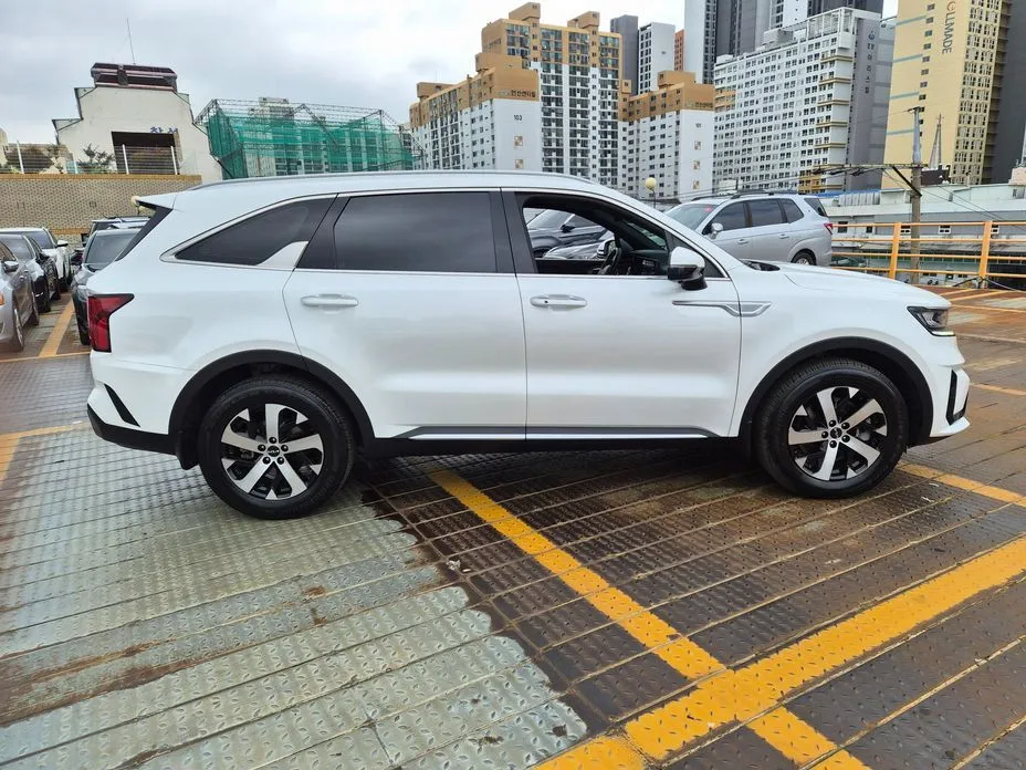Kia Sorento — фото 8