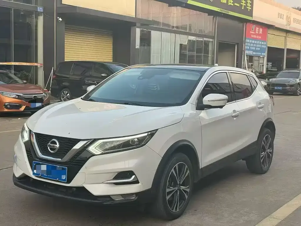 Nissan Qashqai — фото 1