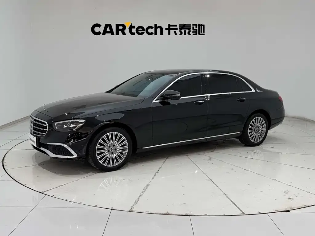 Mercedes-Benz E-Class — фото 1