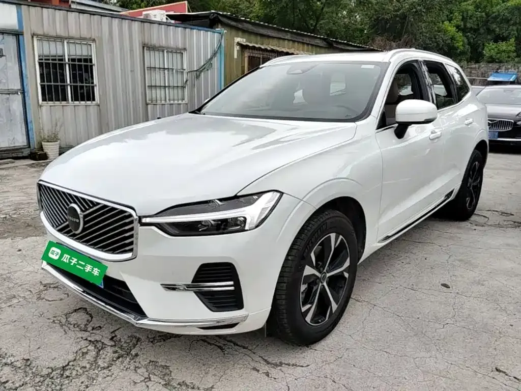 Volvo XC60 — фото 1