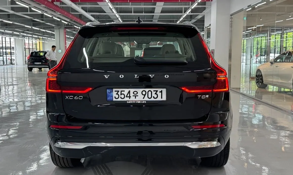 Volvo XC60 — фото 8