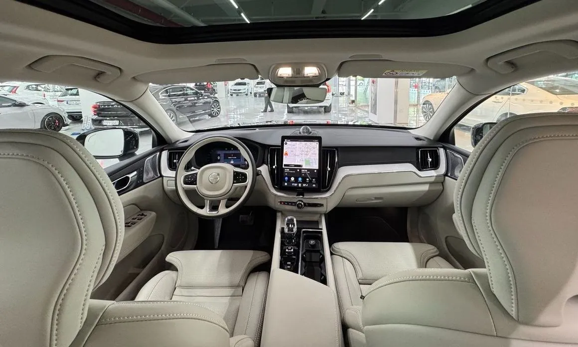 Volvo XC60 — фото 10