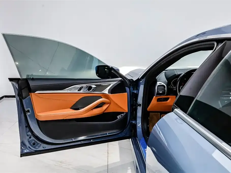 BMW 8 Series — фото 2