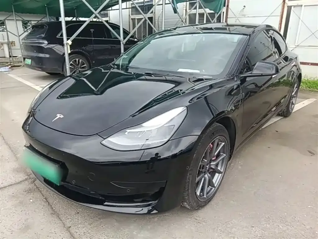 Tesla Model 3 — фото 1