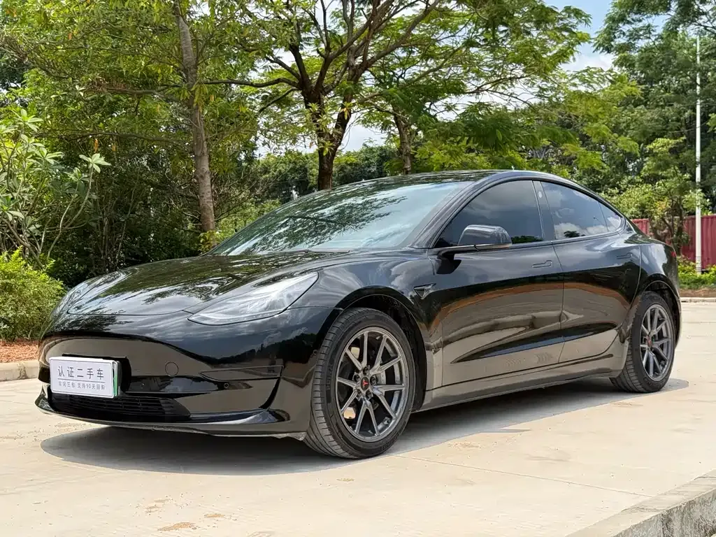 Tesla Model 3 — фото 1