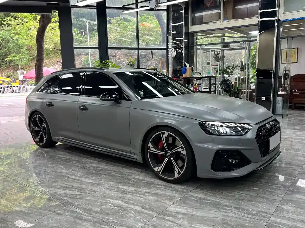 Audi RS 4 — фото 1