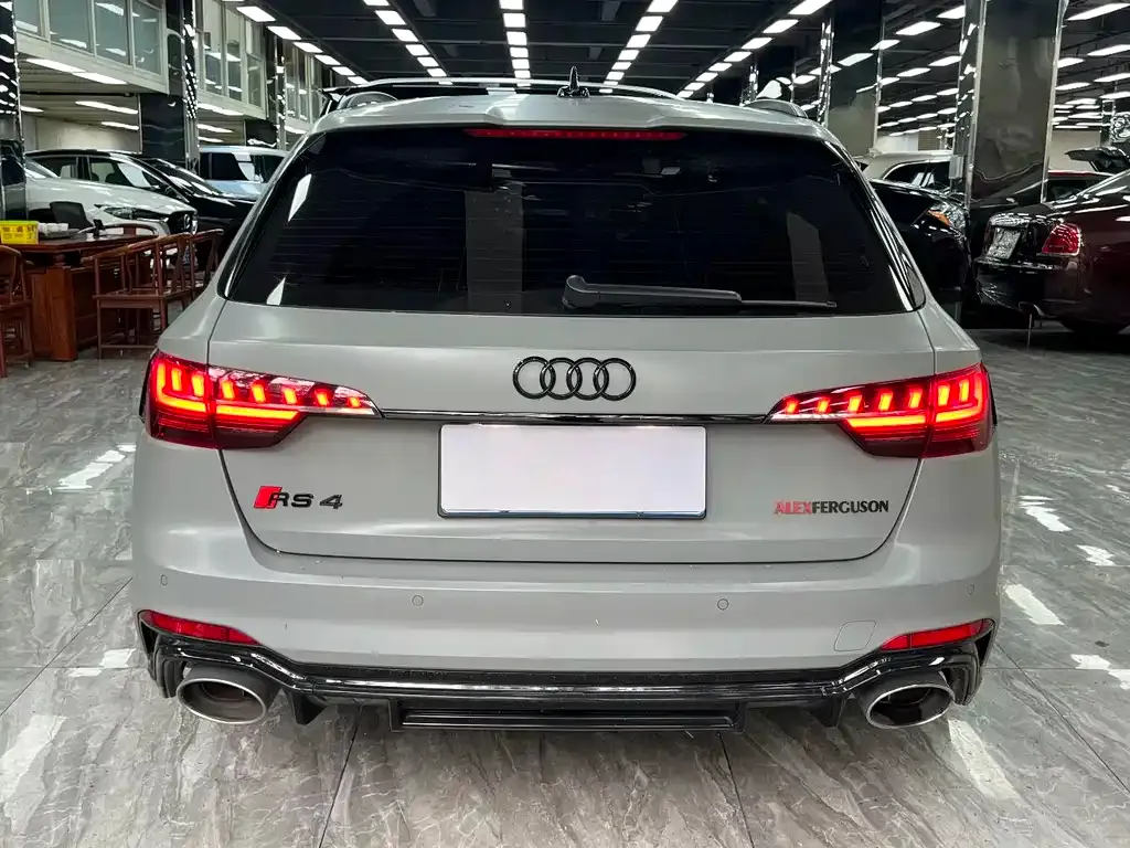 Audi RS 4 — фото 5