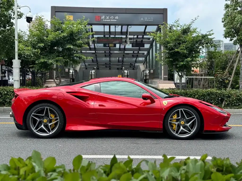 Ferrari F8 — фото 5