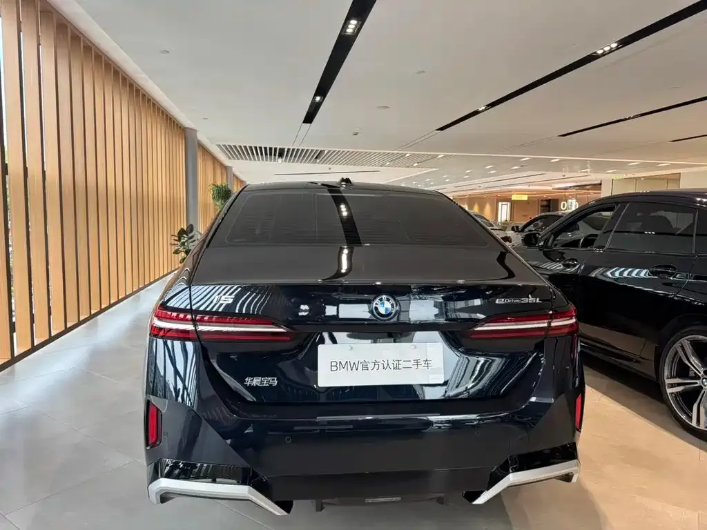 BMW i5 — фото 8