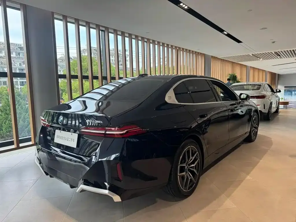 BMW i5 — фото 9