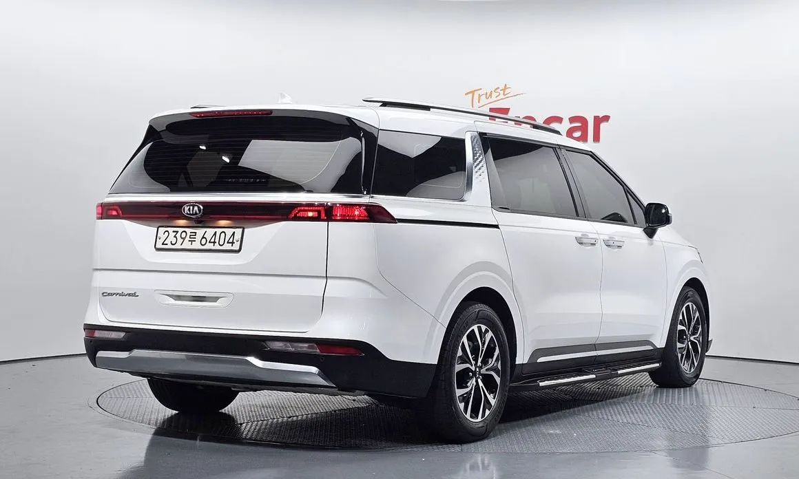 Kia Carnival — фото 4