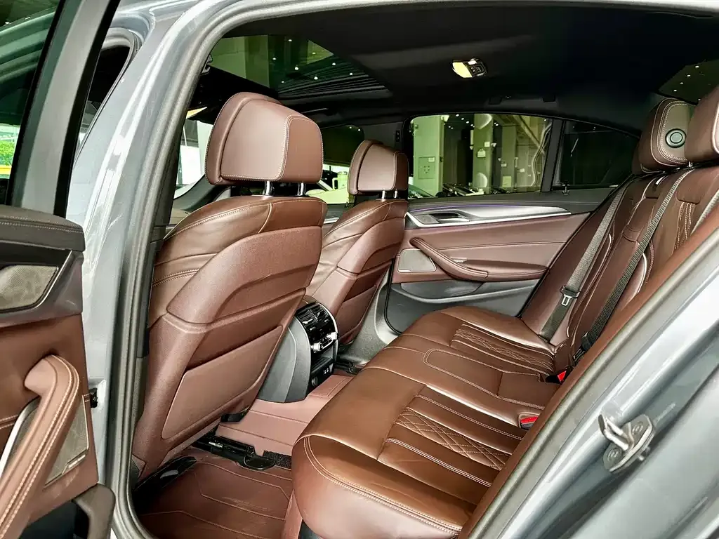 BMW 5 Series (Import) — фото 2