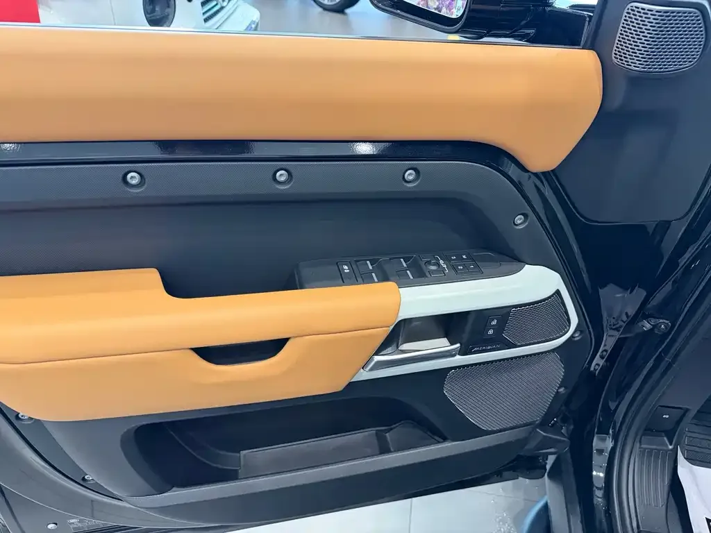 Land Rover Defender — фото 10